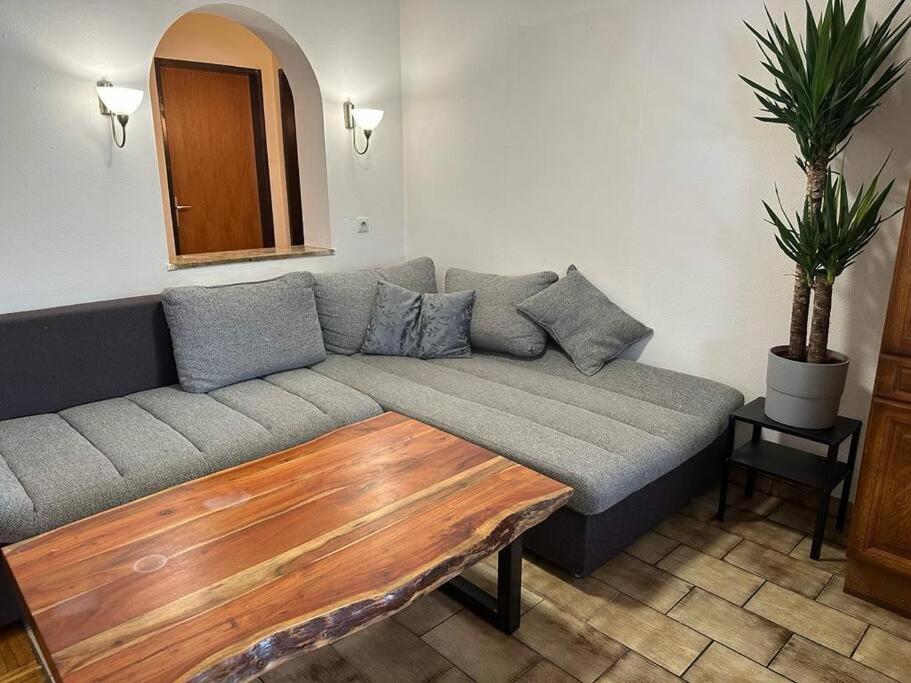 Geraeumige Rustikale Tiroler Wohnung 1-8 Personen Imst Exterior photo